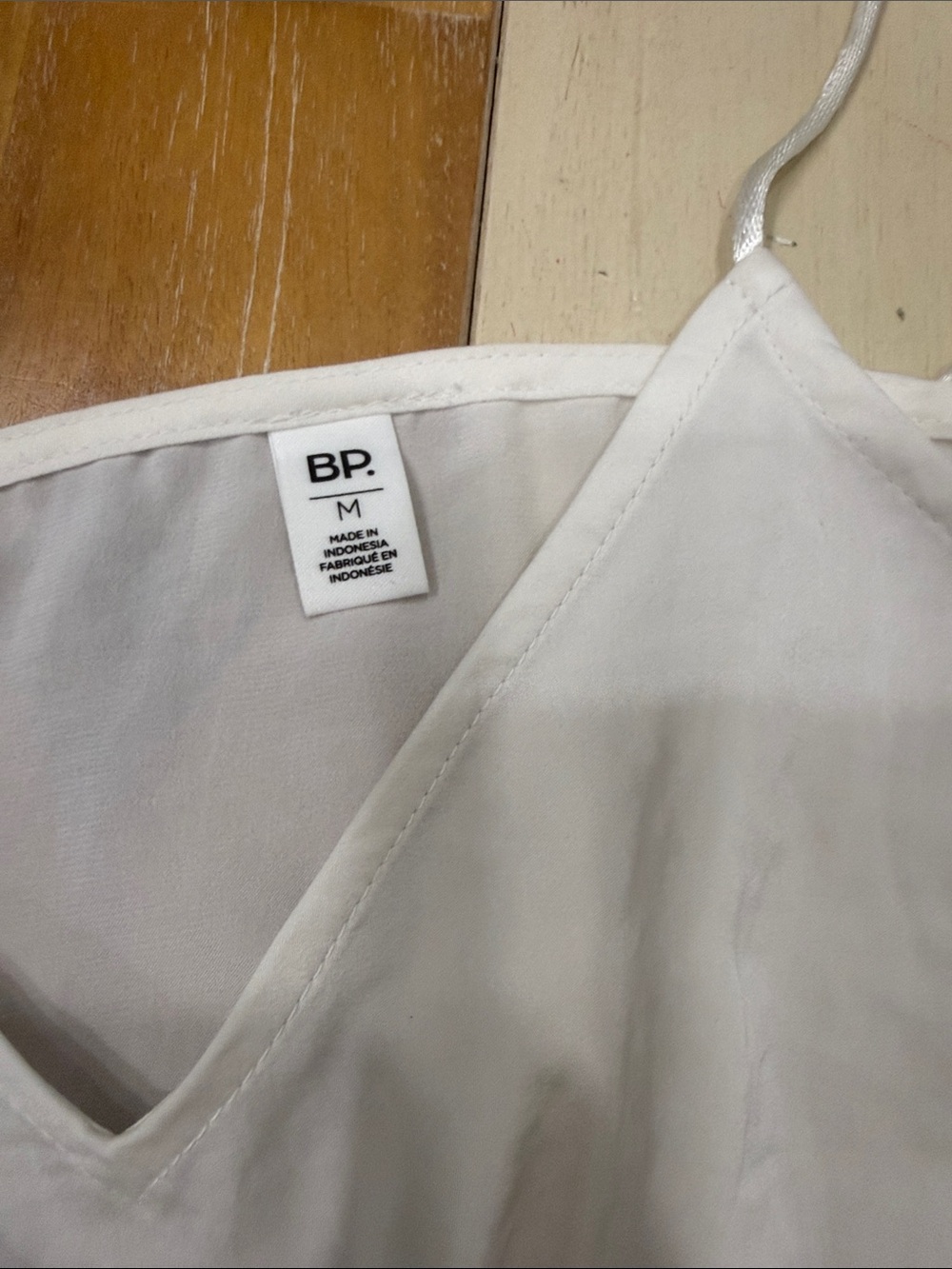 bp White V-Neck Spaghetti Strap Camisole Top - Picture 2 of 3